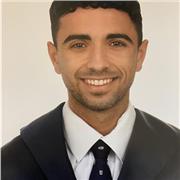 Me defino como una persona entregada, a la que le apasiona enseñar sus conocimientos a los demás.